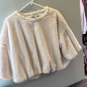 Large forever 21 super soft fluffy sweater slightly cropped